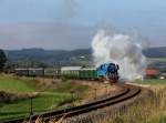 Die 477 043 mit einem Sonderzug nach Ampflwang am 28.09.2013 unterwegs bei Hausruck.