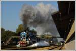 CSD 477 043 mit unserem GEG Fotozug von Ried im Innkreis ber den Hausruck nach Ampflwang am 28.9.2013 bei der Scheinausfahrt aus Ried.

