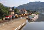 740 678-8 (STRABAG) zusehen am 08.08.20 in Ústí nad Labem-Střekov. An diesem Tag konnte man das Motiv mit einem größeren Schiff umsetzen.