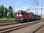 Etwas spter kam 742 136-5 erneut zum Bahnhof Cheb Trsnice.