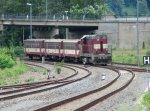 25.6.2011 11:10 ČD 742 195-1 mit drei Btax Wagen als Personenzug (Os) aus Karlovy Vary d.n. bei der Einfahrt in den Endbahnhof Johanngeorgenstadt.