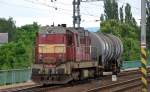 Mit einem Kesselwagen am Haken fuhr 742 236 am 04.07.13 durch Decin Richtung Rbf.