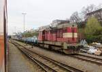 742 044-1 zu sehen am 12.04.26 mit einem Bauzug in Praha Smirchov.