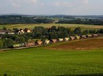 Die 743 009 und die 743 004 mit einem Schotterzug am 27.09.2016 unterwegs bei Plešovice.