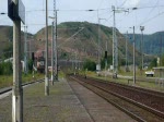 743 002-8 (mit Gterzug) am 16.07.2003 kurz vor dem Bahnhof Tanvald aus Richtung Harrachov kommend.