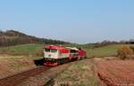 749.250 + 721.190 + T466.0286 mit den Sv 55903 Louny - Lužná u Rakovníka unterwegs bei Domoušice, 06.04.2019