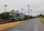 749 039-4 fuhr am 08.10.23 einen Sonderzug im Rahmen des Badotka Treffen in Lužná u Rakovníka einen Sonderzug von Prag nach Lužná u Rakovníka nach Rakovnik. Hier ist der Zug in Jeneč zu sehen.