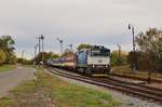 750 706 und 750 708 mit dem R 1227 zu sehen am 17.10.19 in Jeneč.