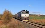 750 708-0 mit dem R 1228 zu sehen am 28.10.19 bei Lužná u Rakovníka.