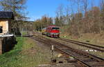 Am Donnerstag, dem 11.04.2024 fanden Messfahrten auf der Strecke zwischen Karovy Vary und Potůčky statt. Dabei zog die Deciner 750 338 einen Funkmesswagen auf die Höhen des Erzgebirges auf der tschechischen Seite. Beim Umsetzen im Grenzbahnhof Potůčky konnte der Zug kurz vor der Rückfahrt abgepasst werden.