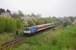 750 707 mit R1292 von Praha Masarykovo nádraží nach Rakovník am 01.05.2013 bei Hostivice