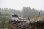 750 707 mit R1286 von Praha Masarykovo nadrazi nach Rakovnik am 02.05.2013 bei Rynholec