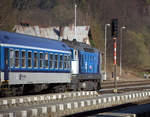 Ausfahrt nach Jeseník. Eine typische Lok der Baureihe 750 zieht den kurzen Schnellzug. 31.10.2019 10:31 Uhr.