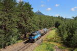Mn 86130 von Bela pod Bezdem nach Ceska lipa und der 750 330 und der Burg Bezdez im Hintergrund aufgenommen am 02.07.2026