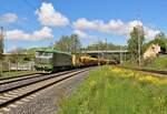 751 115 (KDS) fuhr am 29.05.21 einen Bauzug von Františkovy Lázně nach Pardubize.
Hier ist der Zug in der Ausfahrt von Cheb zu sehen. Foto entstand vom Bahnübergang!