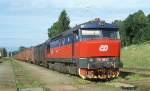 CD 751119 steht am 16.6.2001 vor dem Güterzug 82643 abfahrbereit um 7.57 Uhr im Bahnhof Mikulovice nahe der polnischen Grenze.