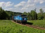 Die751 219 mit einem Güterzugbegleitwagen am 02.06.2014 unterwegs bei Chroboly.