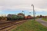 753 602 und 753 604 mit einem Kalkzug am 17.10.19 in Jeneč.