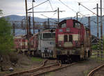 Eine Lok der BR 730, die  730  004-9  führt  den Schrottlokzug auf dem anderen Gleis an.
753 22X wird verdeckt. 24.04.2018 16:57 Usti nad Labem.
