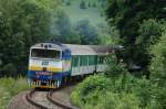 754 020 am 17.06.08 mit R 859 nach Praha hl.n. kurz vor dem B in elezn Ruda-Skarska 