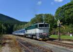 754 074 mit R 826 nach Bayerisch Eisenstein am 16.08.2013 bei der Ausfahrt in Spicak.