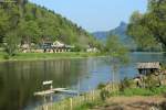 Zwei Taucherbrillen mit einem Ölzug Richtung Tschechien bei Schmilka-Hirschmühle, 24.04.2014.