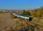 754 063 mit Os 7412 am 02.11.2015 bei Nyrany.