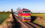 754 067 mit dem R 939 (Hradec Kralove hl.n. - Trutnov hl.n.) am Haltepunkt Velk� Jesenice 2.5.26