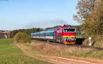 754 067 mit dem R 939 (Hradec Kralove hl.n. - Trutnov hl.n.) bei Rtyně v Podkrkono�� 2.5.26