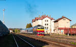 754 043 mit dem R 652 (Brno hl.n. - Ceske Budejovice) im Bahnhof Okř��ky 3.5.26
