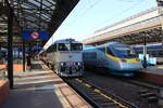 754 076-8 als Sp 1599 und 682 003-9 zu sehen am 08.08.26 in Praha hl.n.