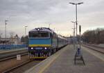 754 077-6 als R662 aus Brno ist am 28.12.23 bei der Einfahrt in Trebic zu sehen.