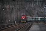 5.2.2011 11:36 ČD Baureihe 774 702-5 mit einem Kohlezug durchfhrt den Bahnhof Krlovsk Pořč in Richtung Sokolov.