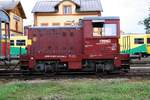 CZ-RCAS 98 54 4 702 586-9 (historisch als CSD T212 0586 angeschrieben) vor dem Os 18394 (Moravske Budejovice - Jemnice) am 14.Juli 2018 im Bahnhof Moravske Budejovice.