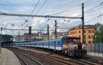 704 008 zog am 14.06.16 eine Garnitur Personenwagen von Zapad kommend durch den Bahnhof Usti nad Labem in die dortige Abstellgruppe.