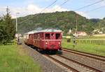 801 009 (mit Beiwagen) und 831 105 als Os 15487 zusehen am 18.07.20 in Svádov.