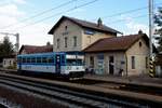 Der 809 208 kam als Os12355 aus Lužec nad Vltavou und wendet im Bf Vraňany auf Os12354 (16.10.2019)