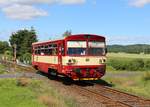 810 050-5 als Os 16725 ist am 01.07.20 bei der Ausfahrt in Chyše zusehen.