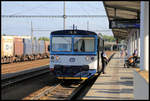 CD 810359-0 steht hier am 19.8.2020 um 09.05 Uhr am Bahnsteig in Plana u Marianskych Lazne und wartet als Anschluss nach Tachov auf einen Express aus Cheb.