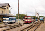 Treffen von Regiomäusen und einer Wanderdüne 845 111 von Arriva) im Bahnhof Hostivice am 27.08.2021.