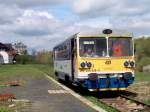  Brotbüchse  810 528 steht in Moldava (Moldau) abfahrtbereit als OS 26803 nach Most (Brüx) - 14.05.2004  