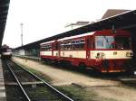 810 460-6 und 010 229-3 mit Os 5427 Liberec-Star Paka auf Bahnhof Liberec am 20-7-2005.