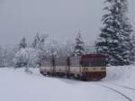 Drei  Brotbüchsen  am Ende mit CD 810 150 als OS 26804 von Most (Brüx) nach Moldava v Krusnych horach (Moldau im Erzgebirge) bei Mikulov (Niklasberg); 27.01.2013