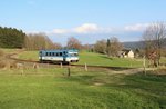 810 425-9 mit dem Os 17221 von Hranice v Čechách nach Aš zu sehen am 10.04.16 in Kamenná osada.