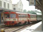 R 646 Liberec - Chomutov mit Diesel-Lok 749 249-9 und Y-Wagen am 12.07.2003 bei der Ausfahrt aus dem Bahnhof Zittau in Richtung Varnsdorf. Angehngt zur berfhrung zu einen anderen Bahnhof der Triebwagen 810 577-7 mit Beiwagen BR 010.