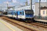 CD 814 010-5/914 010-4 fährt als Os 24807 (Okrisky - Znojmo) am 14.Juli 2018 im Bahnhof Znojmo ein.