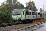 CD 814 048-5 am 05.Oktober 2019 bei strömender Regen als Sp 1454 (Hlinsko v Cechach - Pradubice hl.n.) kurz nach dem Bahnhof Chrudim.