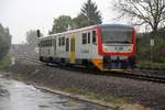 CD 914 048-4 am 05.Oktober 2019 bei strömender Regen als Sp 1454 (Hlinsko v Cechach - Pradubice hl.n.) kurz nach dem Bahnhof Chrudim.