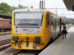 914 045 -0 als Personenzug nach Nejdek in Karlovy Vary.02.06.2023  12:58 Uhr.