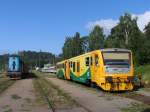 914 038-5/814 038-6 mit Os 15757 Trutnov Hlavn Ndra-Teplice nad Metuji auf Bahnhof Trutnov Střed am 2-8-2011.